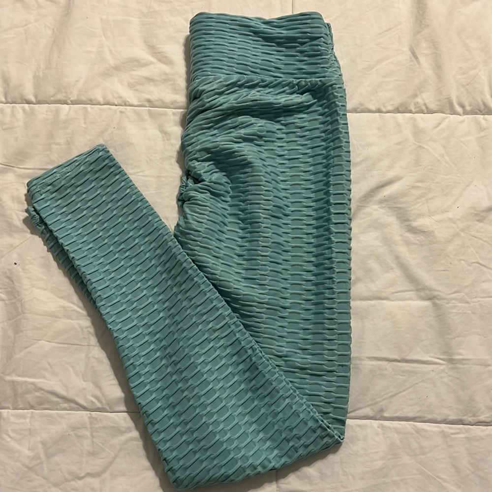 Booty scrunching leggings